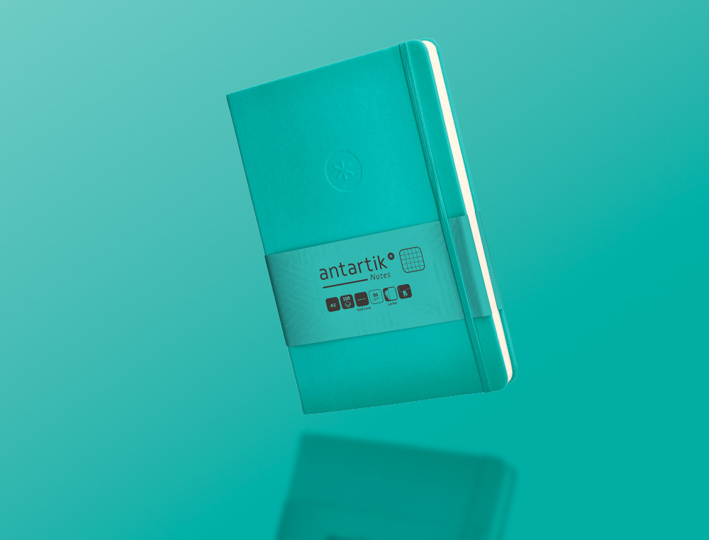 CUADERNO CON GOMILLA ANTARTIK NOTES TAPA DURA A5 HOJAS CUADRICULA TURQUESA 100 HOJAS 80 GR FSC