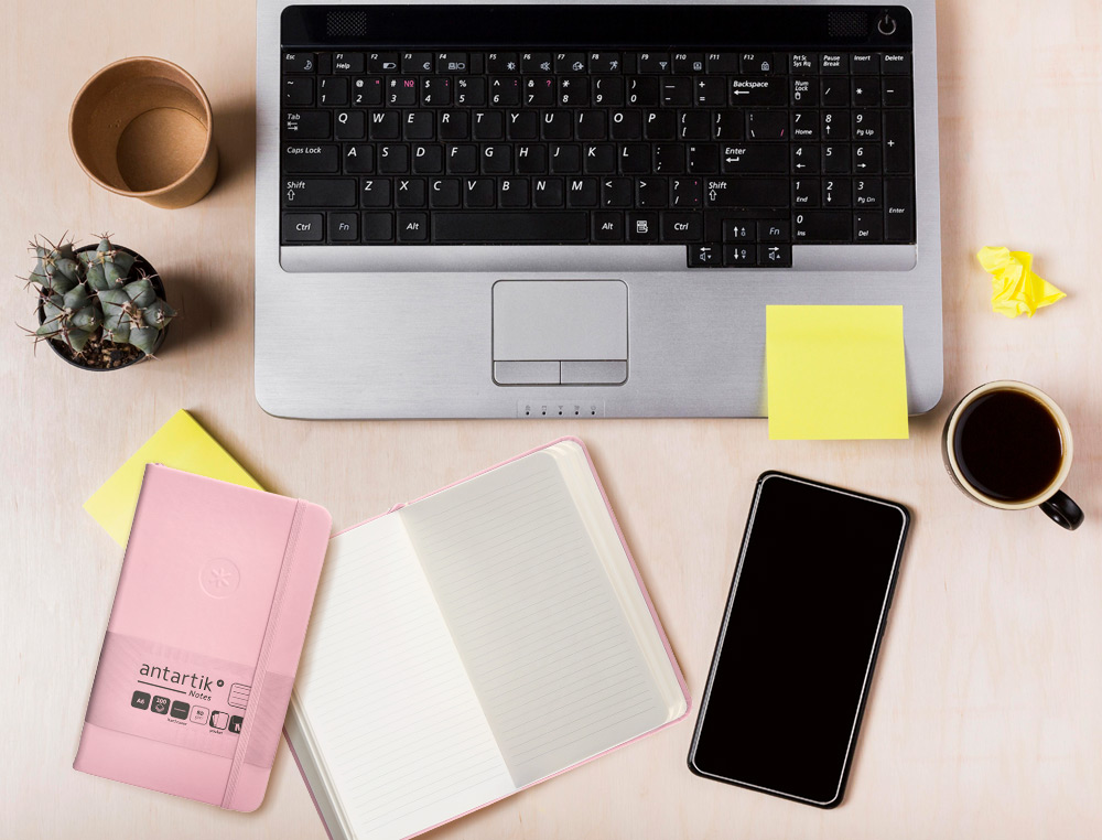 CUADERNO CON GOMILLA ANTARTIK NOTES TAPA DURA A6 HOJAS RAYAS ROSA PASTEL 100 HOJAS 80 GR FSC