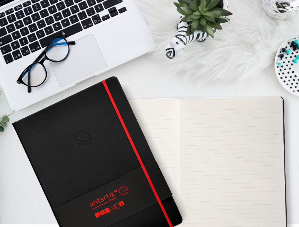 CUADERNO CON GOMILLA ANTARTIK NOTES TAPA DURA A4 HOJAS RAYAS NEGRO Y ROJO 100 HOJAS 80 GR FSC