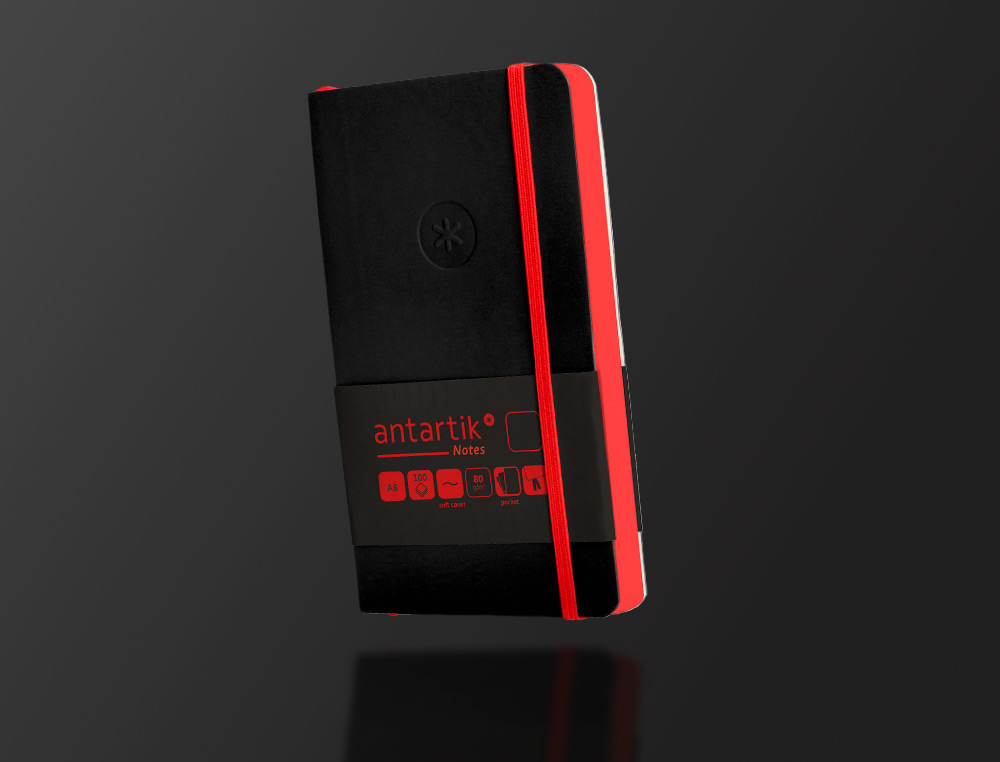 CUADERNO CON GOMILLA ANTARTIK NOTES TAPA BLANDA A6 HOJAS LISAS NEGRO Y ROJO 100 HOJAS 80 GR FSC