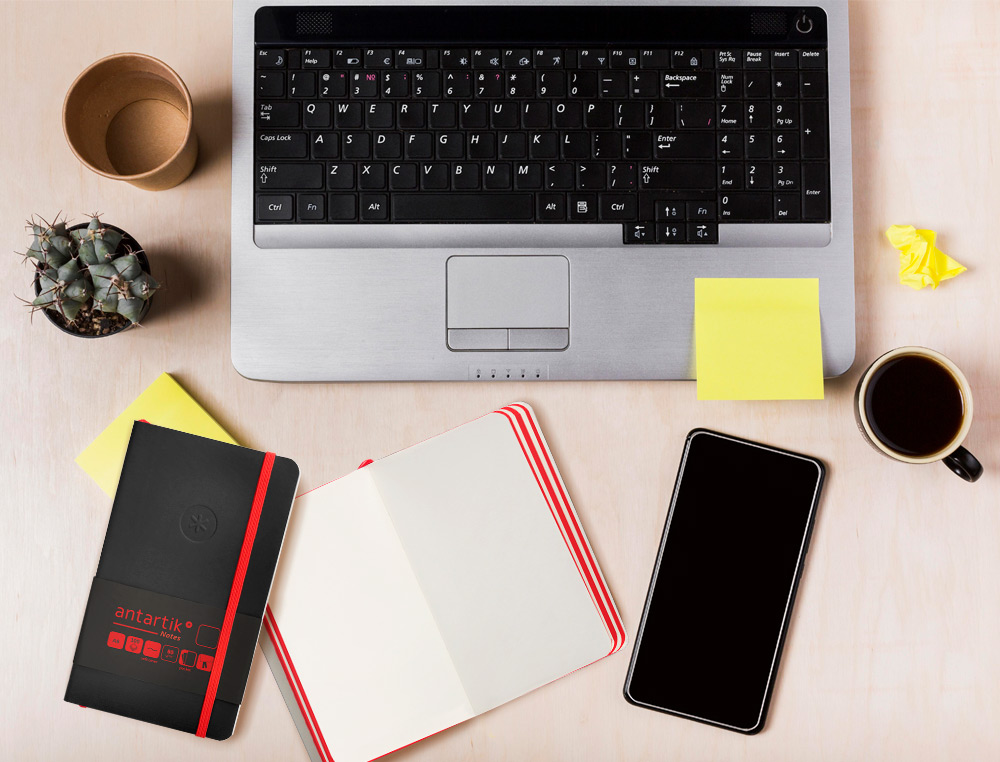 CUADERNO CON GOMILLA ANTARTIK NOTES TAPA BLANDA A6 HOJAS LISAS NEGRO Y ROJO 100 HOJAS 80 GR FSC