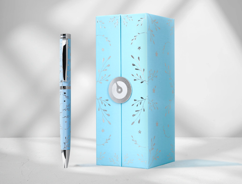 BOLIGRAFO BELIUS BELLA ALUMINIO COLOR AZUL CELESTE DISEÑO PLATEADO RELIEVE TINTA AZUL CAJA DE DISEÑO