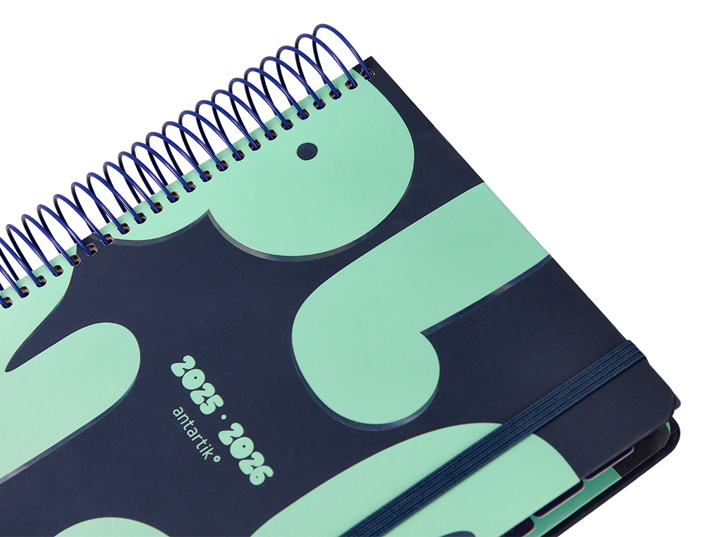 AGENDA ESCOLAR ANTARTIK 25-26 ESPIRAL PLANS AZUL DIA PAGINA A5 BILINGÜE PAPEL FSC 80 GR