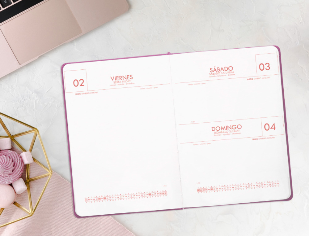 AGENDA ENCUADERNADA ANTARTIK TIME TO SHINE A5+ 2026 DÍA PÁGINA MORADO PAPEL 80G FSC