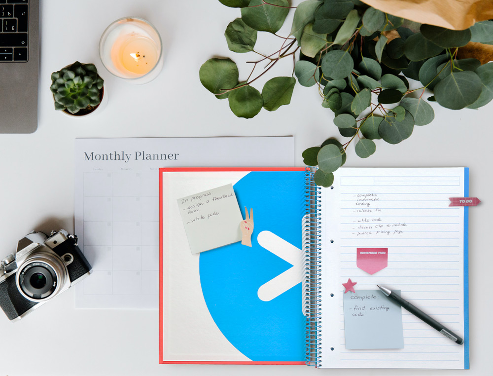 CUADERNO ESPIRAL A4 MICRO ANTARTIK TAPA FORRADA 120H 90 GR HORIZONTAL 5 BANDAS 4 TALADROS COLOR ROJO